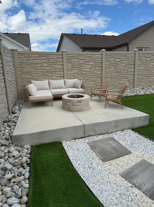 Building Photo - 9958 Golf Crest Dr