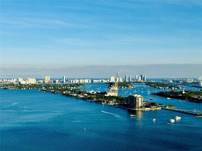 Building Photo - 2020 N Bayshore Dr