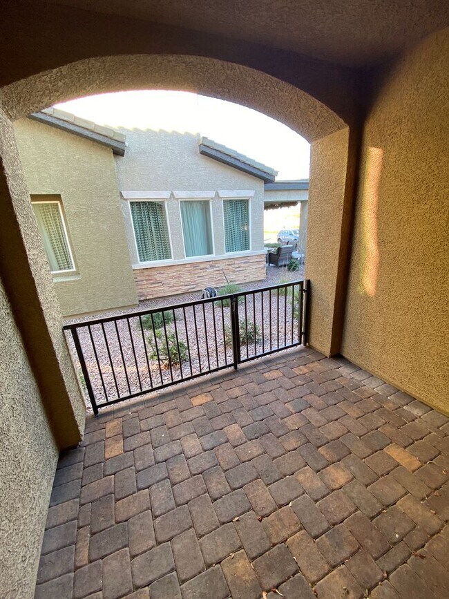 Building Photo - AMERICANA Property Mgmt - 3beds - 2 1/2baths Newly Townhouse in Henderson.