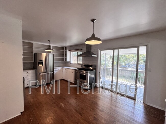 Building Photo - 1139 N Sunset Dr
