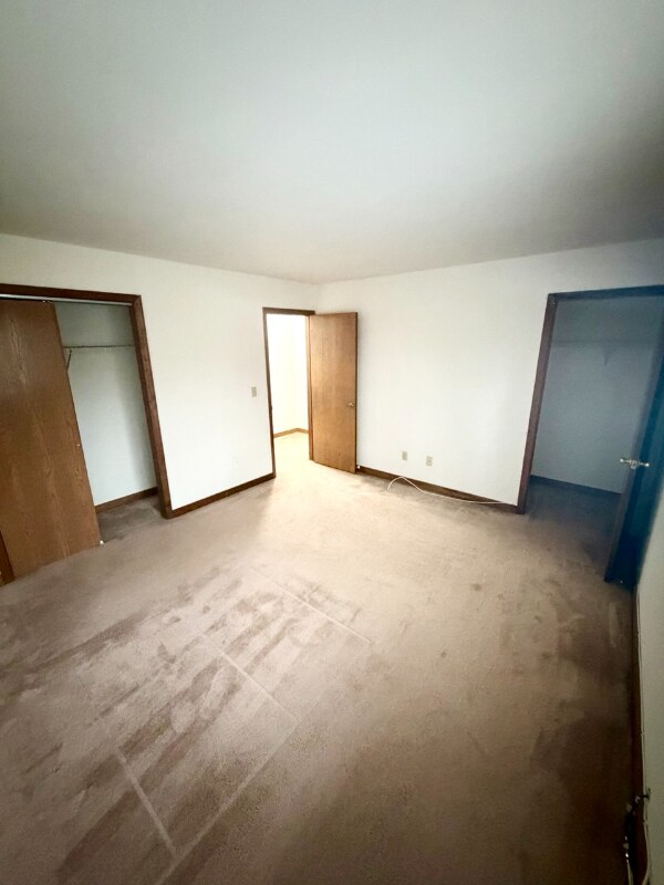 Building Photo - 18 Vosburgh Rd