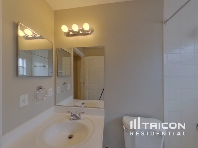 Building Photo - 831 Monroe Harbor Pl