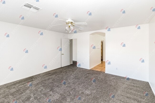 Building Photo - Charming home with great move in special! ...