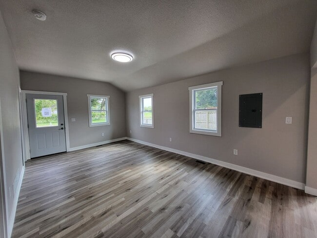 Building Photo - MOVE IN SPECIAL! Beautifully renovated East side home with 2+ car detached garage!