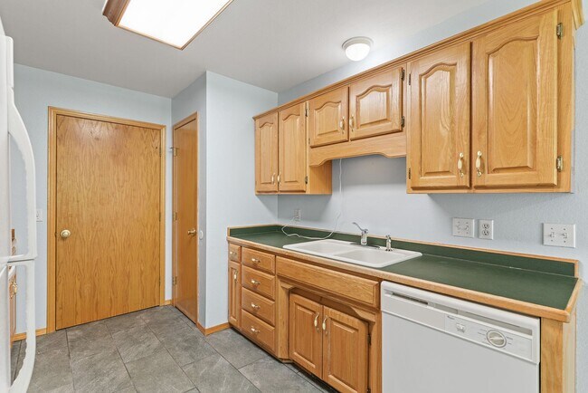 Building Photo - 3 Bedroom, 2 Bathroom Home in Republic Sch...