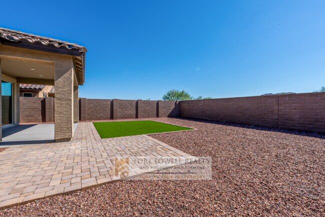 Building Photo - 3 Bedroom, 2 Bath Home Available Now!