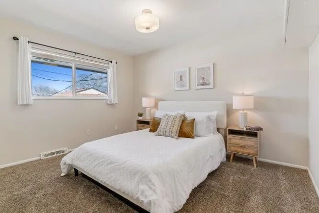 Building Photo - $2,550.00 - 4 Bedrooms, 2.5 Bathroom, Town...