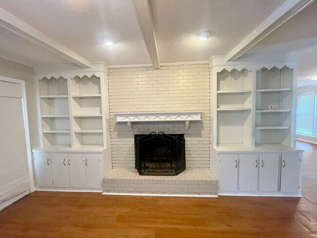 Building Photo - 3/2 for Rent in Madison!