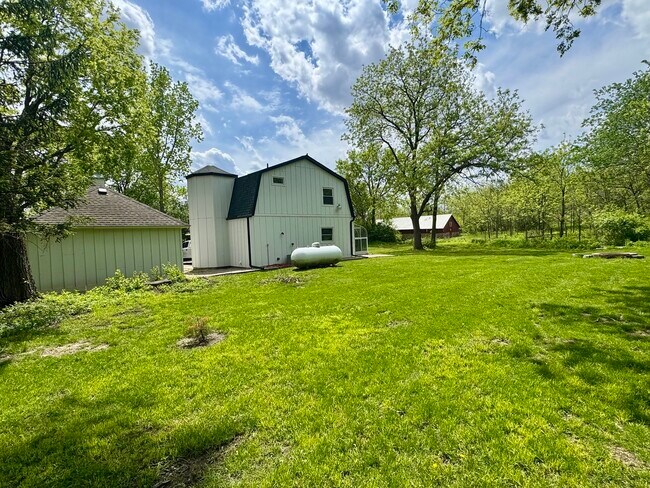 Building Photo - 7479 Grove Rd