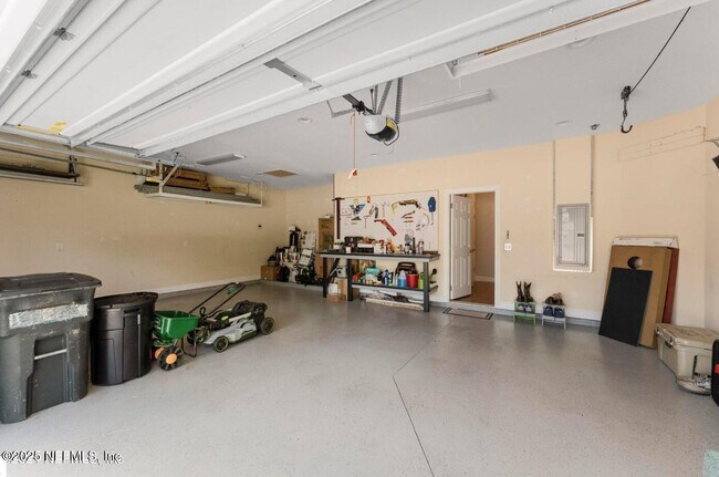 Building Photo - 328 Howland Drive
