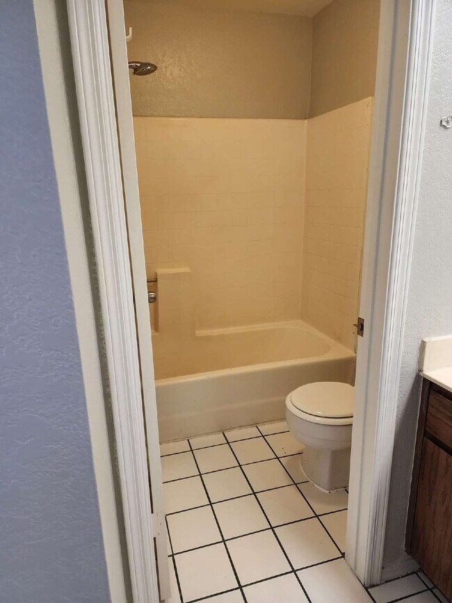 Building Photo - 2 Bed/2 Bath Condo in Tempe with Great Ame...