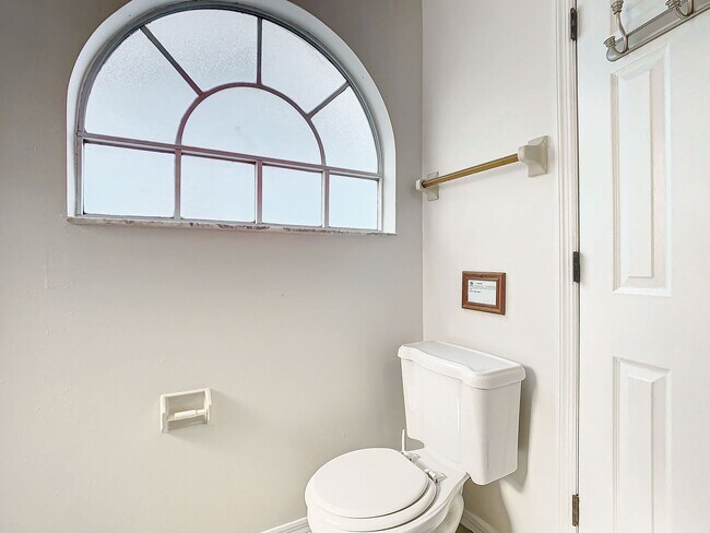 Building Photo - Pet Friendly 3 bedroom, 2 bathroom condo