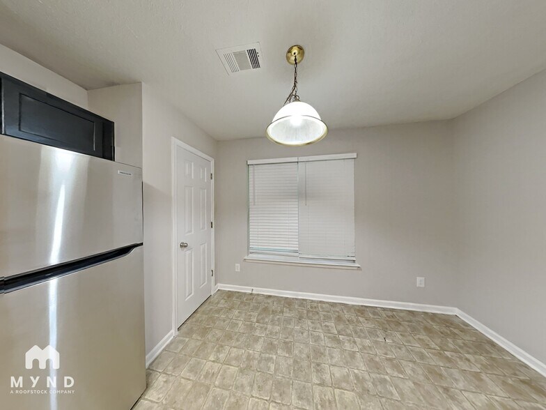 Building Photo - 2772 Live Oak Trail