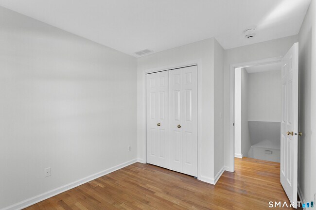 Building Photo - 30 Osborne Pl