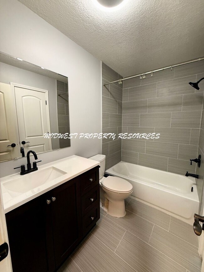 Building Photo - Spacious 4 Bedroom, 2 Bath Home for Lease in Lee's Summit, MO