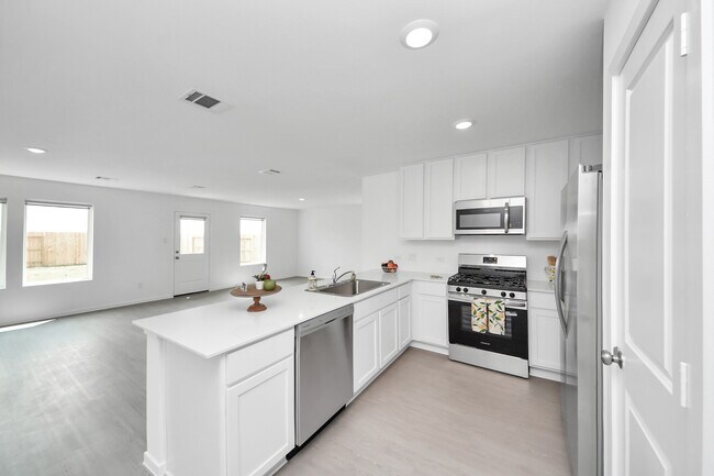 Building Photo - 3012 Sunrise Dr