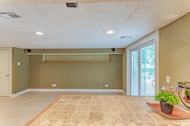 Building Photo - 1490 Paisley Ct