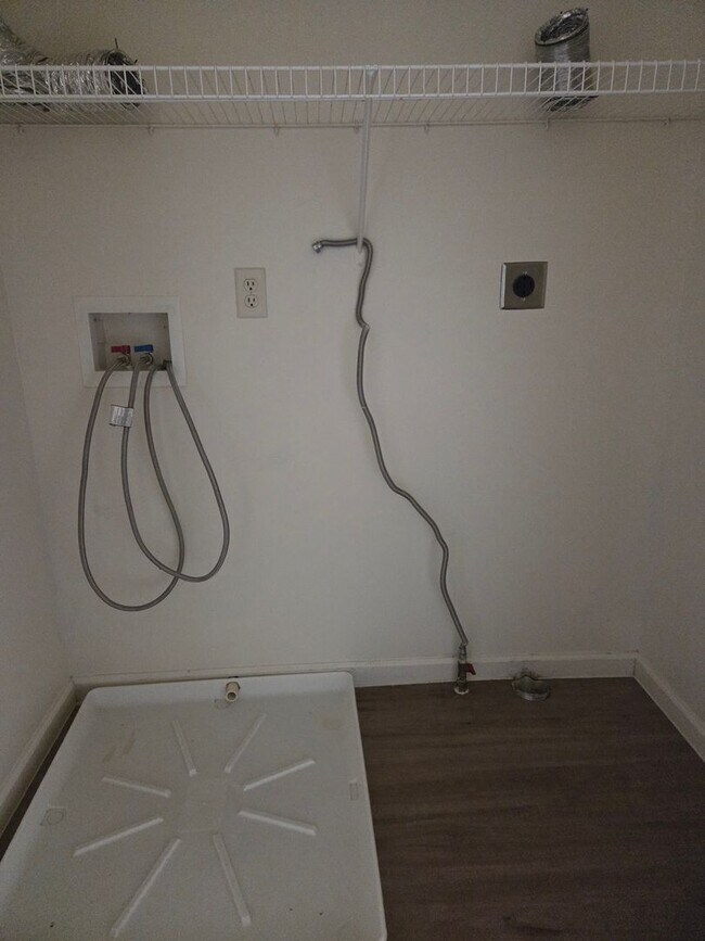 Building Photo - 110 Smith Rd