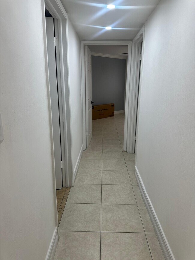 Building Photo - 9725 Fontainebleau Blvd