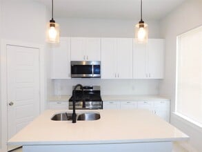 Building Photo - 7002 S Hall St