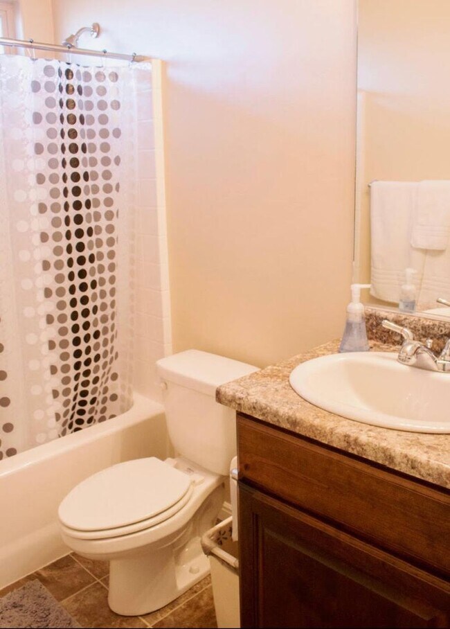 Building Photo - Beautiful 3 Bedroom, 2 bathroom Home in Hu...