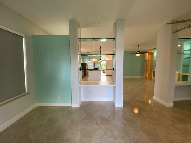 Building Photo - 511 SW Hampton Ct