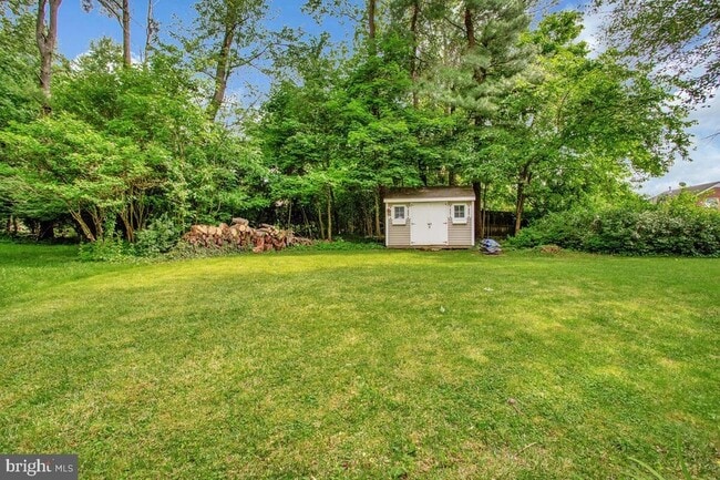Building Photo - 8205 Robin Hood Ct