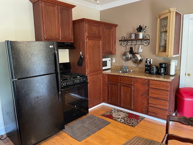 Building Photo - 174 Schools Dr