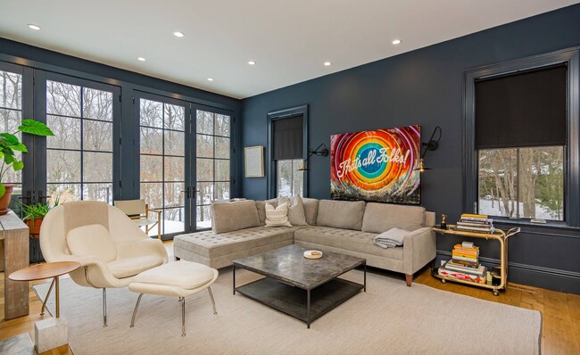 Building Photo - 13 Hilltop Ln