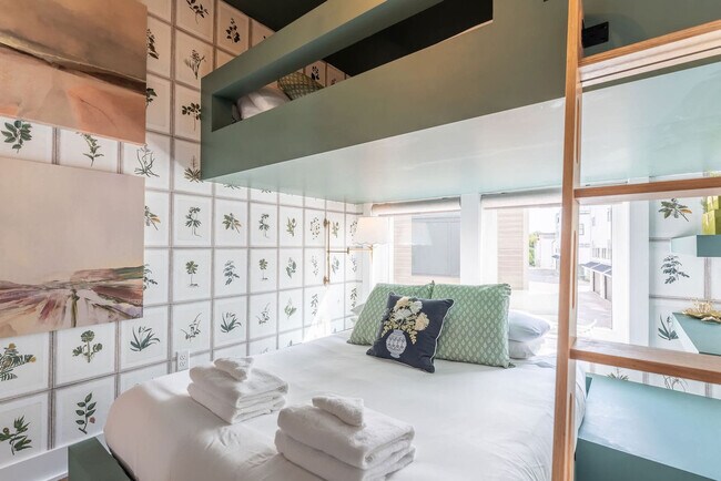 Building Photo - 87 Lucile St