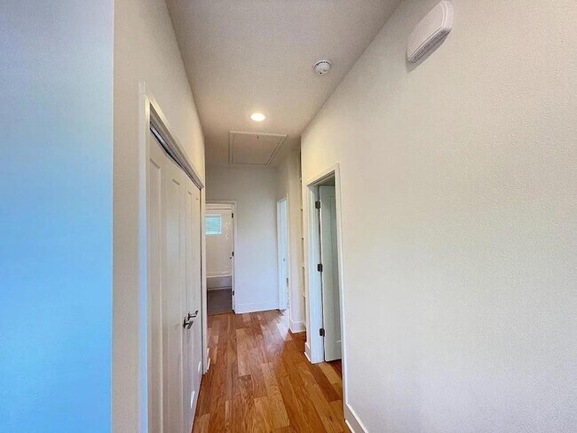 Building Photo - 2101 Montopolis Dr