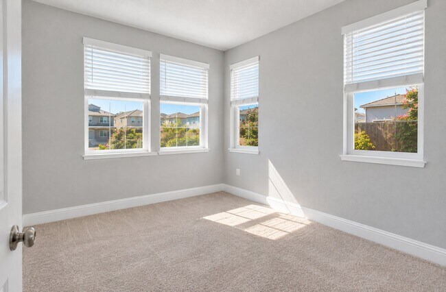 Building Photo - 3141 Cortina Dr
