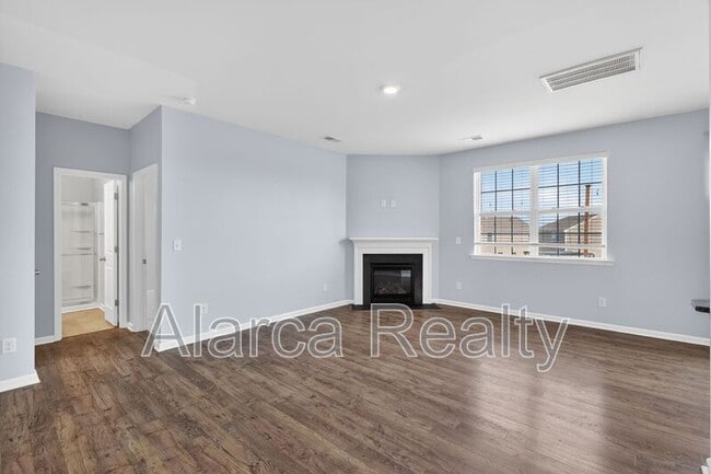 Building Photo - 147 Cherry Birch St