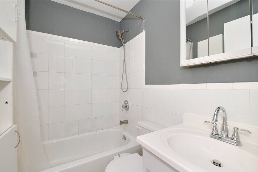 Building Photo - 444 First Ave Loop