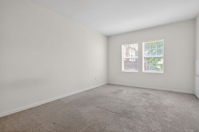 Building Photo - Simply Beautiful, Spacious 2 Bd/1Bth Condo on 50 acres of parklike setting w/ winding paths!