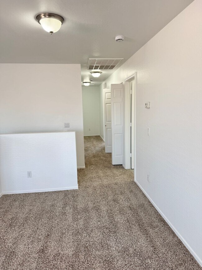 Building Photo - 8464 W Forest Grove Ave