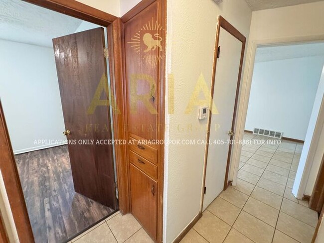 Building Photo - 4 Bed/1.5 Bath Single Family Home Availabl...