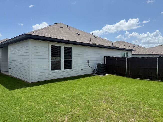 Building Photo - Come and See for Yourself Why Emma Park is...