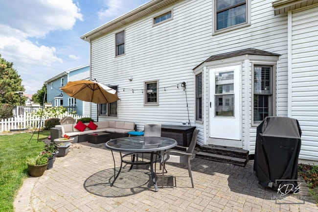 Building Photo - 3730 Baybrook Dr