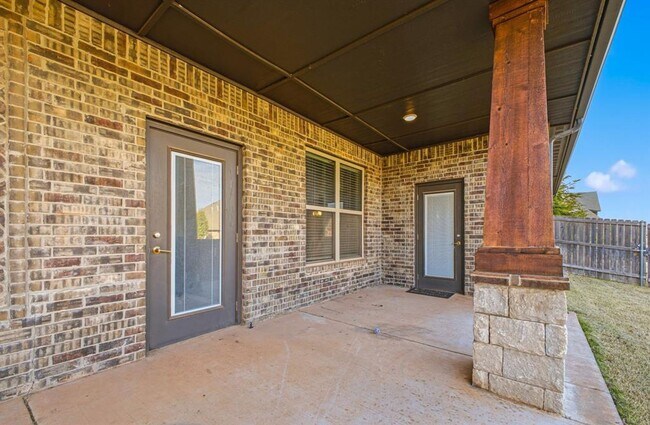 Building Photo - 6400 NW 164th Cir