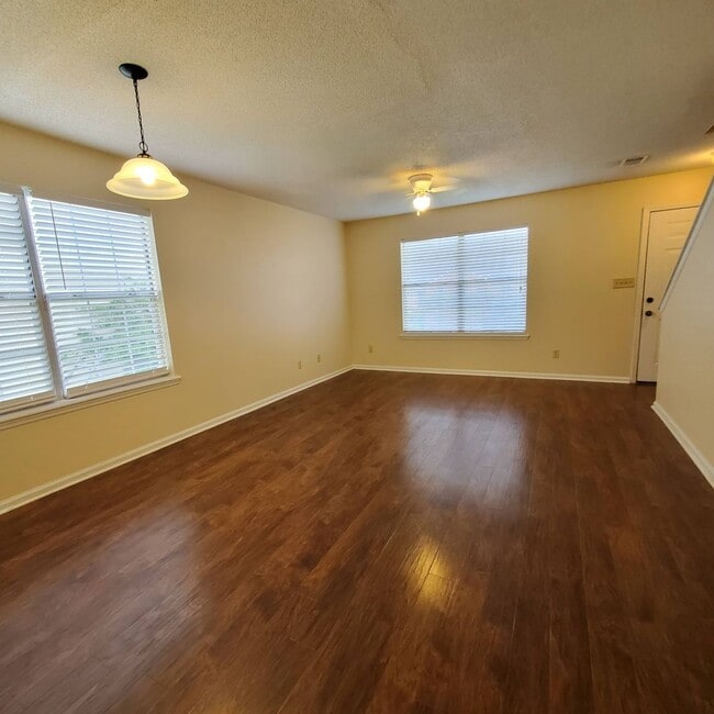 Building Photo - Modern Duplex Living in Georgia - 2Bed/2.5Bath with Convenient Amenities