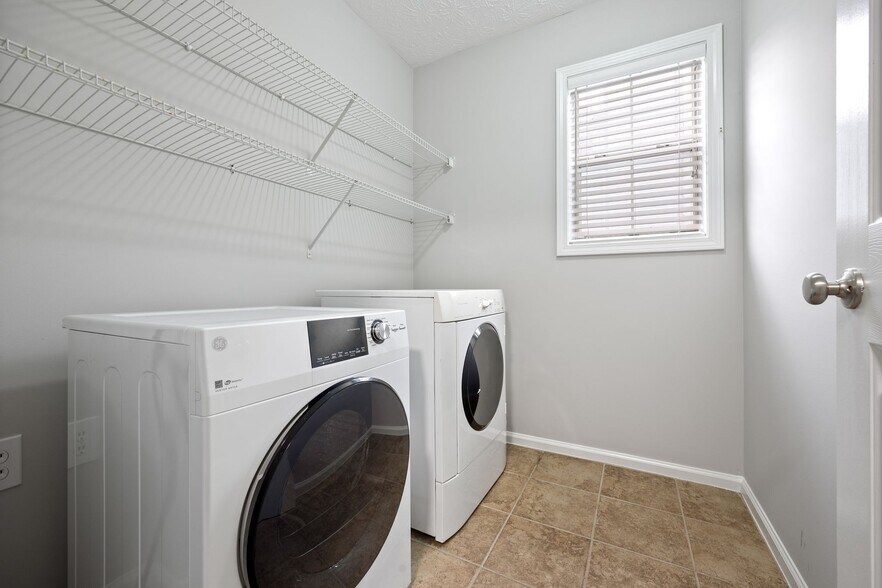 Building Photo - 350 Saddle Bridge Dr