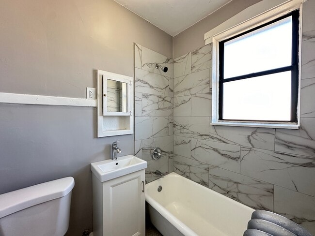 Building Photo - 3123 N Hamlin Ave