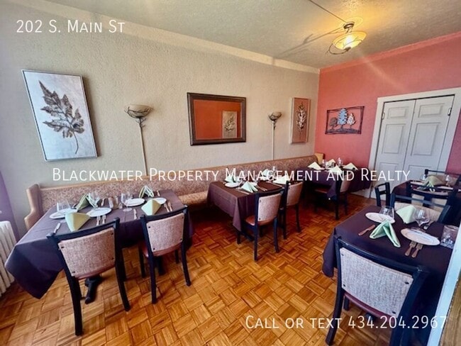 Building Photo - 202 S Main St