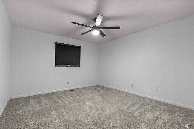 Building Photo - 307 Britanna Dr