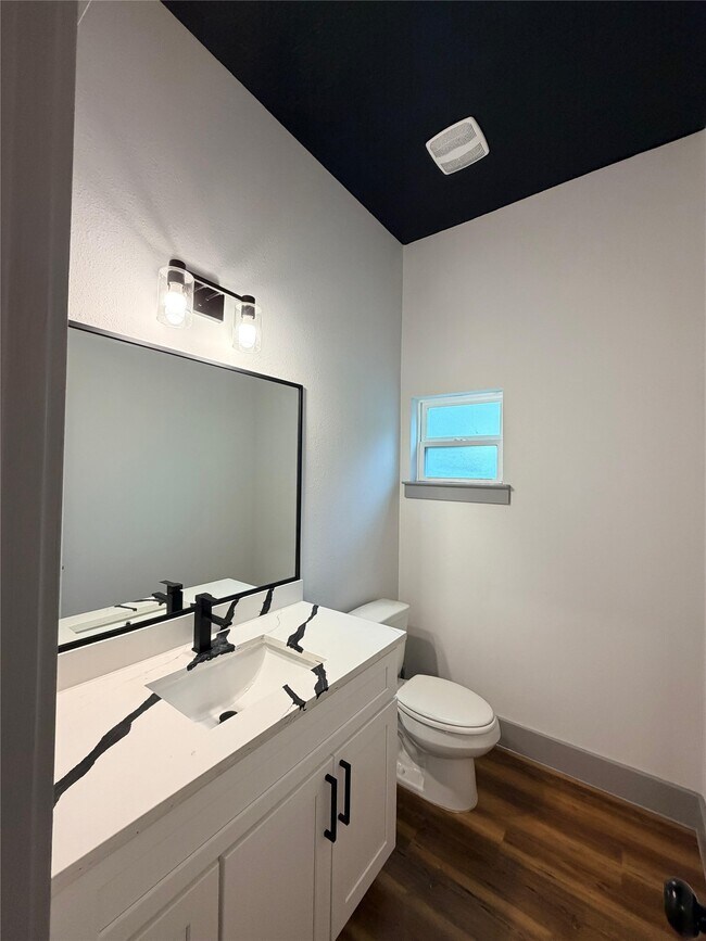 Building Photo - 1002 Natchez Ave