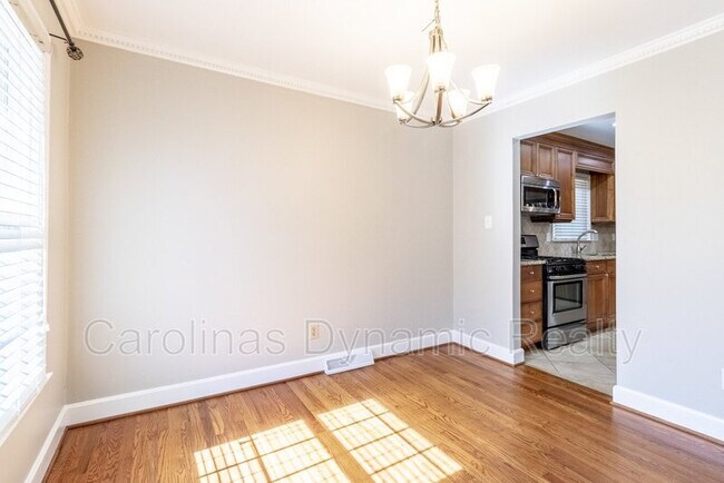 Building Photo - 6618 Castlegate Dr