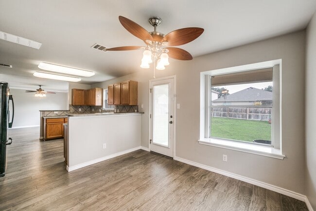 Building Photo - 4 Bedroom/2 Bath Wildhorse Subdivision