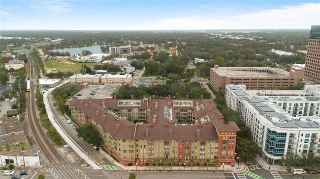 Building Photo - 911 N Orange Ave