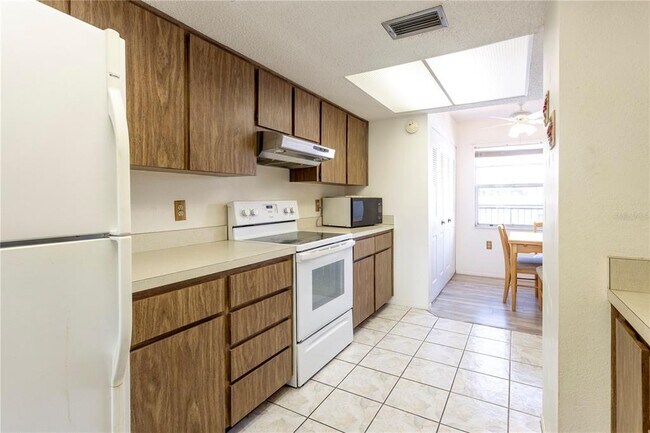 Building Photo - 3840 Staysail Ln